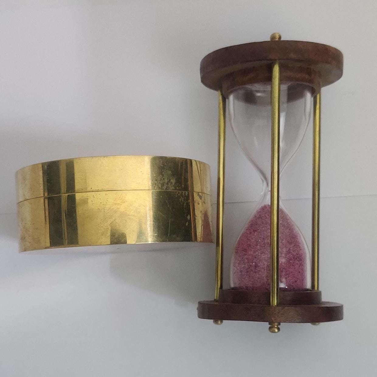 Hour Glass - 1 Minute Sand Timer with Brass Compass